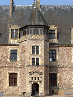 L'aile renaissance en briques roses du château de La Palice - Famille de Chabannes