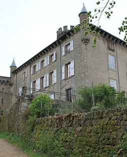 Façade du château du Vergier - Famille de Chabannes