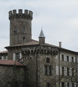 Façade du château du Vergier - Famill de Chabannes
